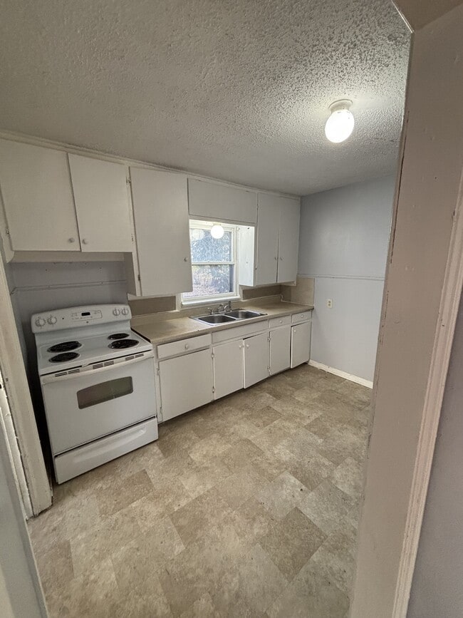 Building Photo - 1912 N Grove St