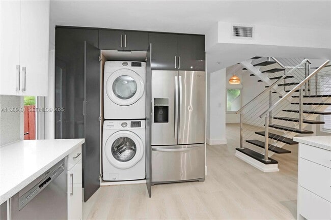 Building Photo - 3030 Bird Ave