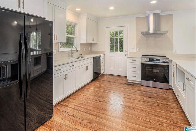 Building Photo - 3137 Woodhaven Dr