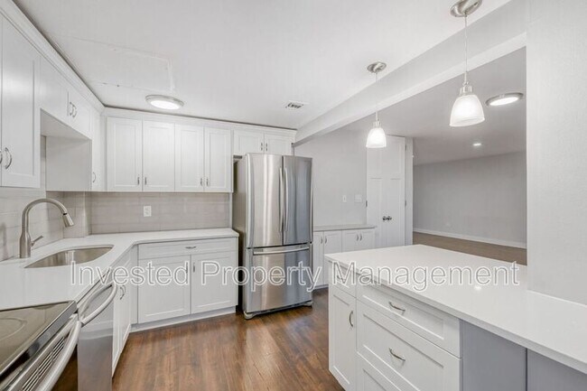 Building Photo - 700 N Washington St