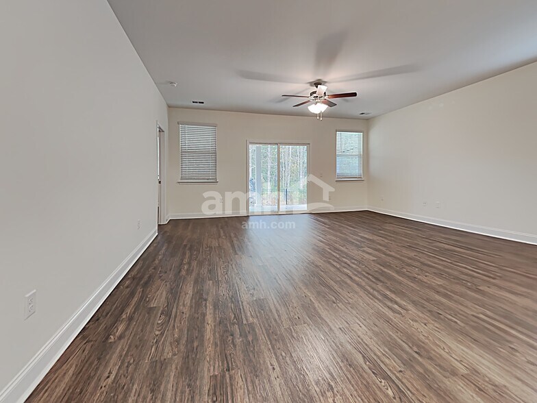 Building Photo - 620 W Lionel Rd