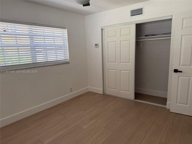 Building Photo - 1425 NE 56th St