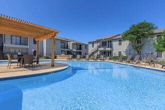 Building Photo - 420 Garland Dr