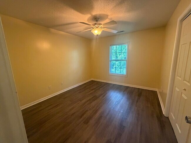 Building Photo - 30 Spanish Moss Cir
