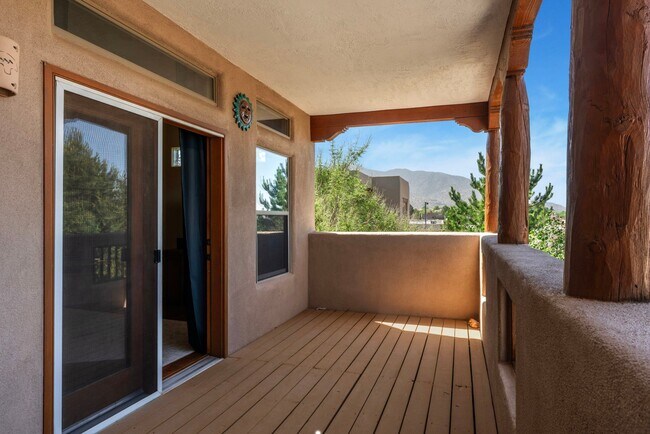 Building Photo - 6416 Sage Point Ct NE