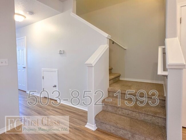 Building Photo - 21844 SW VINTNER Ln