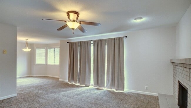 Building Photo - Charming 2 BR 2 Ba Apartment/Condo