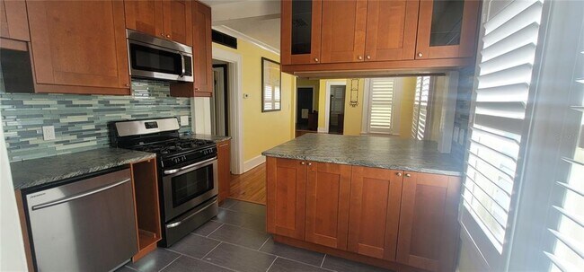 Building Photo - 3026 Burlington Ave N