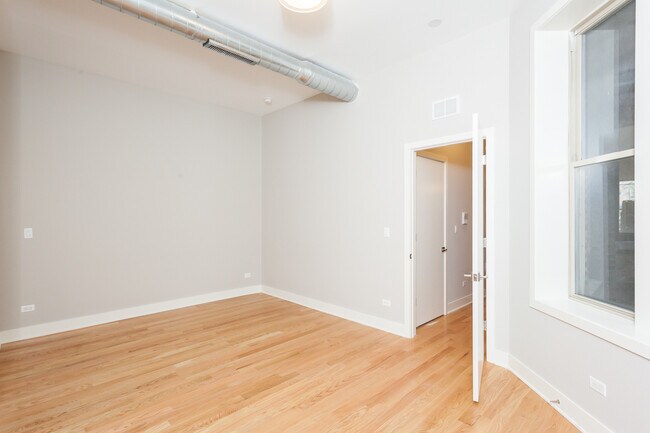 Building Photo - 1134 W 18th St