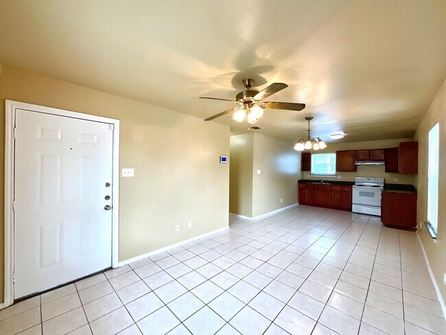 Building Photo - **MOVE IN SPECIAL** Convenient & Low-Maintenance Living Near St. Mary’s University!