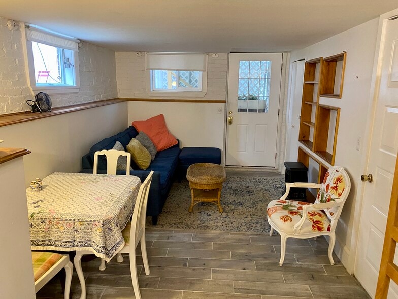 Building Photo - 101 Fayerweather St