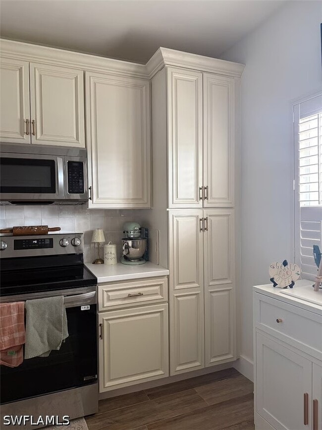 Building Photo - 6113 Lakefront Dr