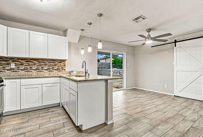 Building Photo - 11524 Meadowbrook Dr