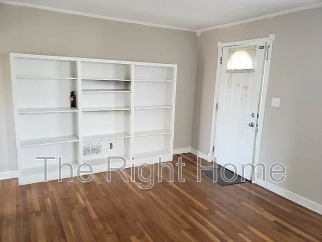 Building Photo - 5417 S 49th St