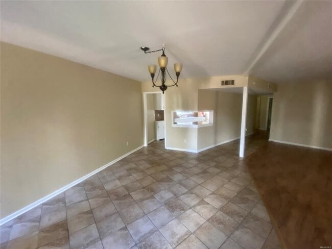 Building Photo - 2440 Price St