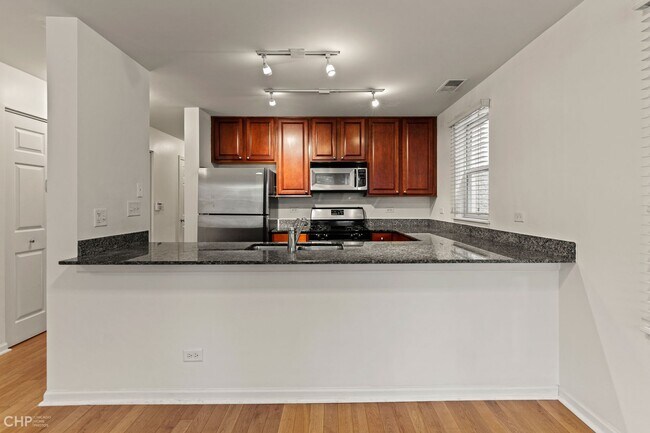 Building Photo - 645 W Elm St