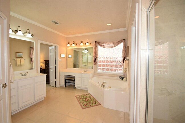 Building Photo - 12103 Ensenada Canyon Ln