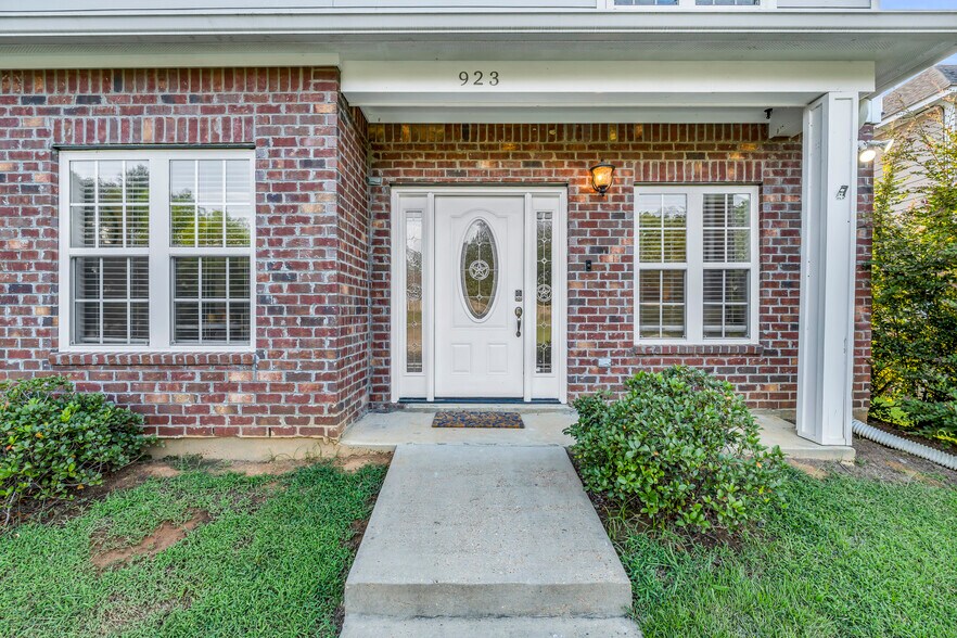Building Photo - 923 Muirfield Dr