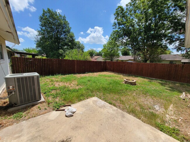 Building Photo - 1060 Richmond Dr