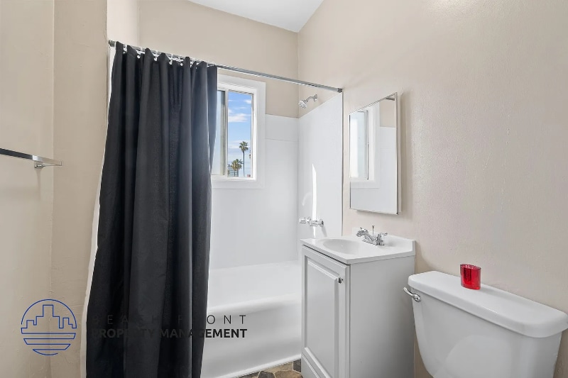 Building Photo - 418 Normandie Ave