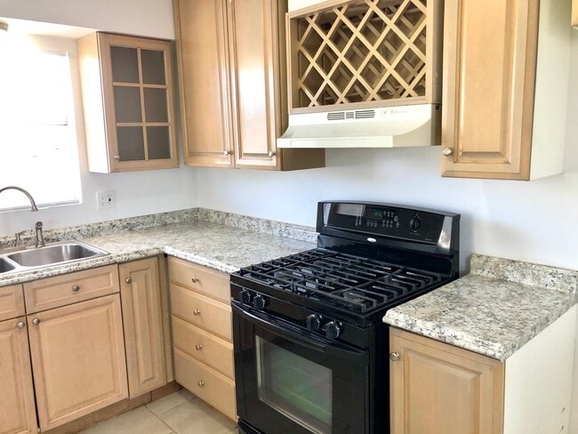 Building Photo - Cute 3 Bedroom Home on Large Fully Fenced Lot!