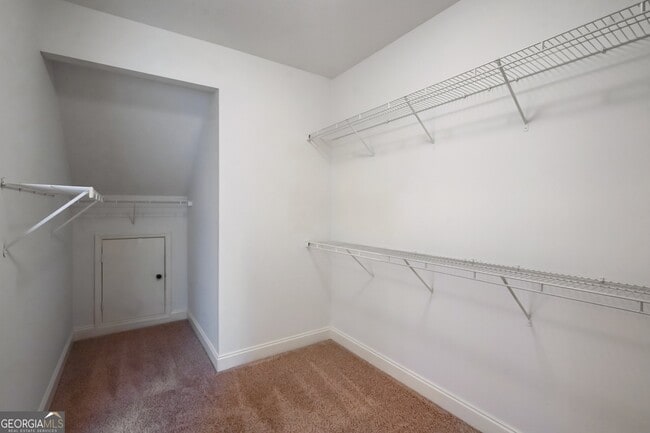 Building Photo - 160 Greenview Dr