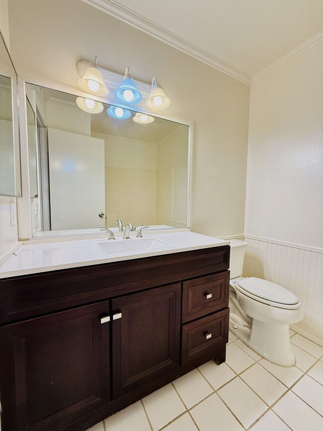 Building Photo - 2711 Nandina Dr