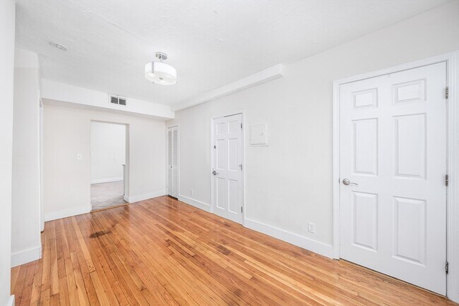 Building Photo - 167 O St