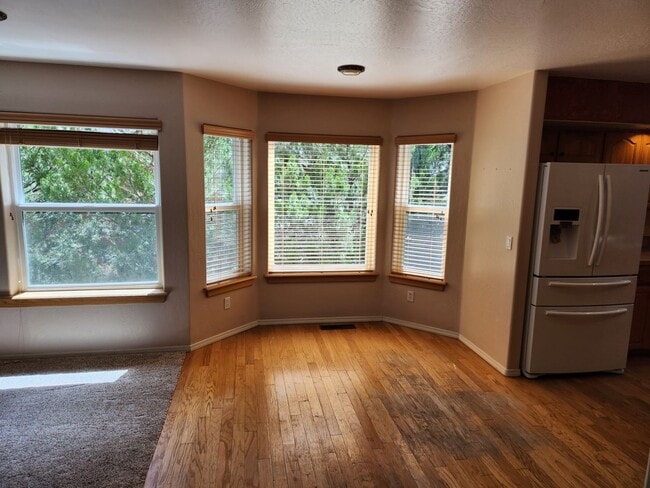 Building Photo - Spacious Country Club Home | 2,900+ Sq Ft | A/C | 3-Car Garage