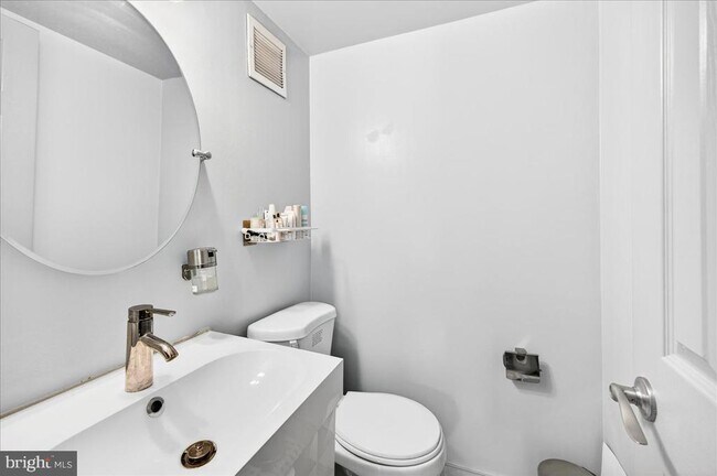 Building Photo - 4420 Briarwood Ct N