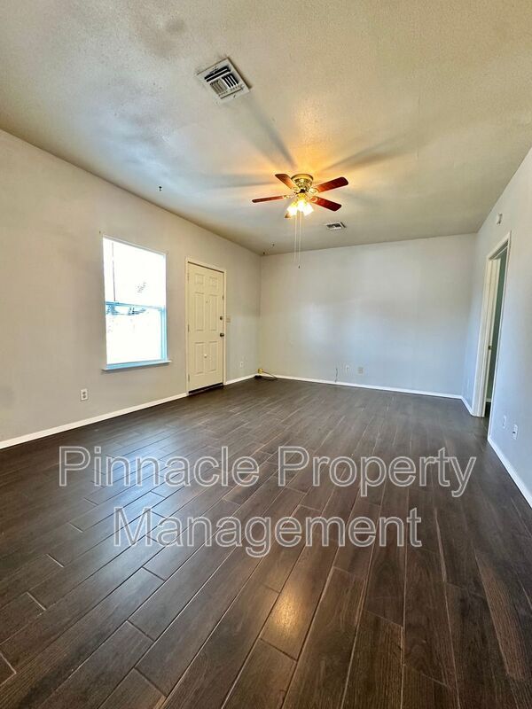 Building Photo - 504 E 17th St