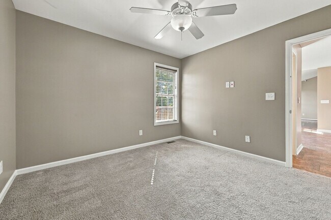 Building Photo - 570 Buchanan Rd