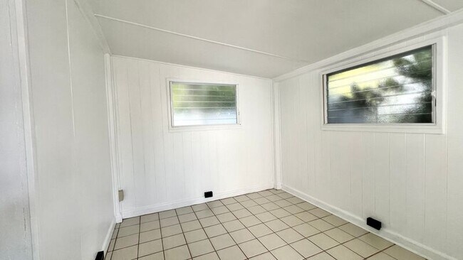 Building Photo - 156-B N Kalaheo Ave