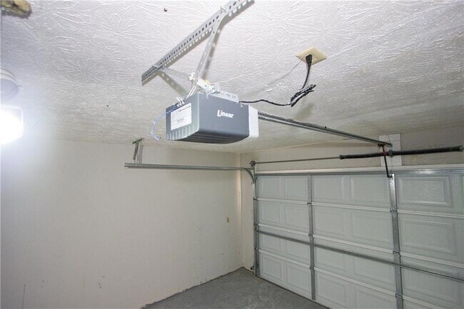 Building Photo - 374 McGiboney Rd