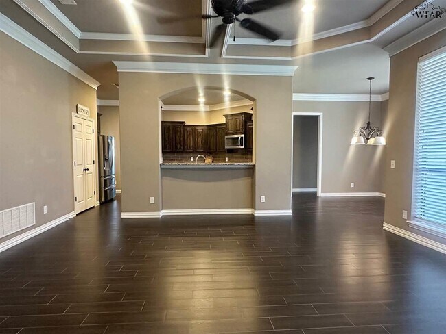 Building Photo - 5016 Southfork Dr