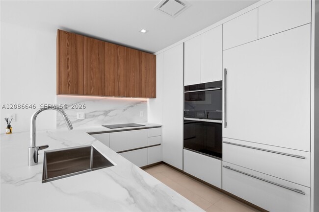 Building Photo - 1400 Biscayne Blvd