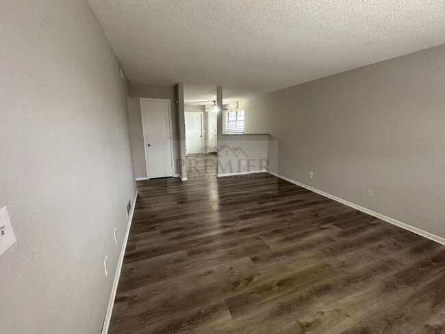 Building Photo - 302 W Montgomery St