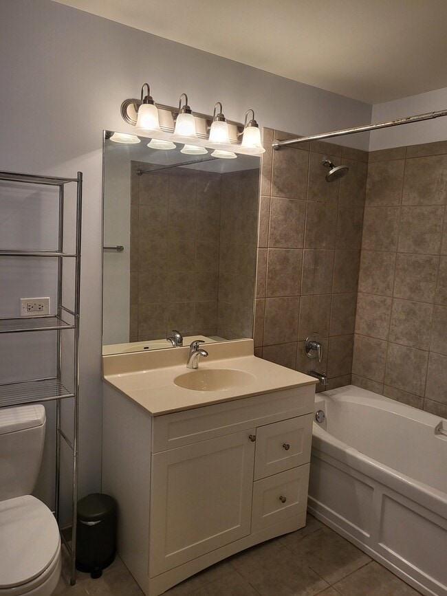 Building Photo - 235 W Van Buren St