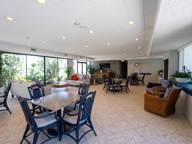 Building Photo - One of Longboat Key’s premier waterfront c...