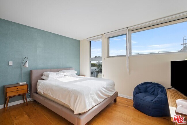 Building Photo - 7 Fleet St