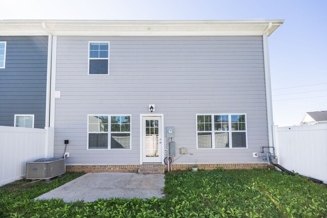 Building Photo - Beautiful 3 Bedroom Home on Corner Lot in ...