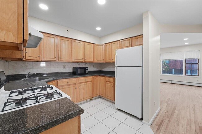 Building Photo - 56 POPLAR St