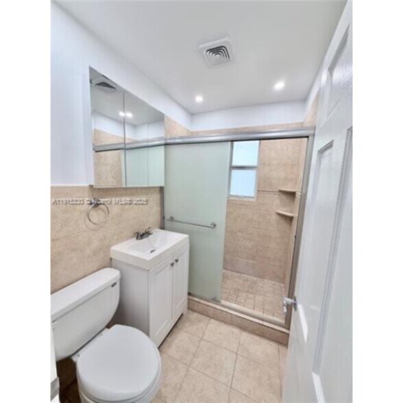 Building Photo - 11 Sidonia Ave