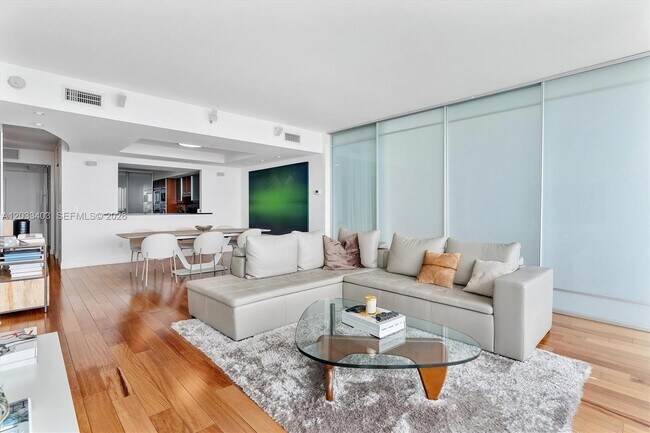Building Photo - 1331 Brickell Bay Dr