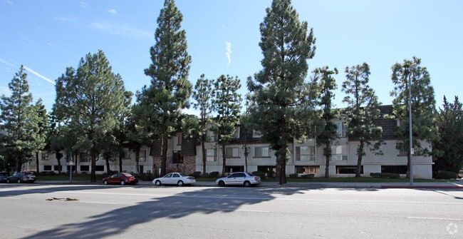 17346 Chatsworth St - Granada Pines