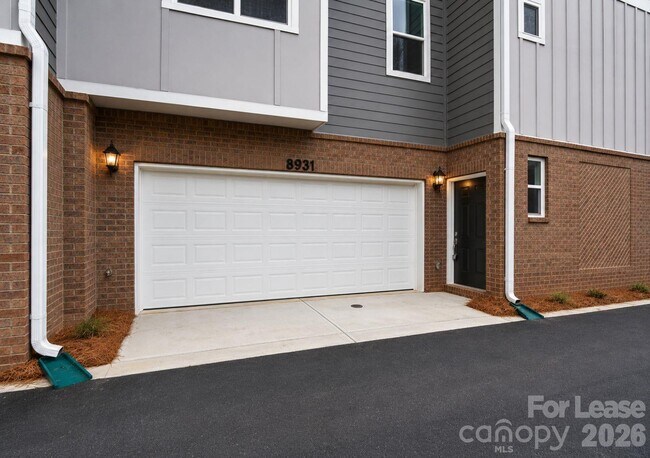Building Photo - 8931 Sharonbrook Dr