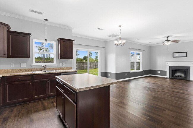 Building Photo - 902 Purvis Ct