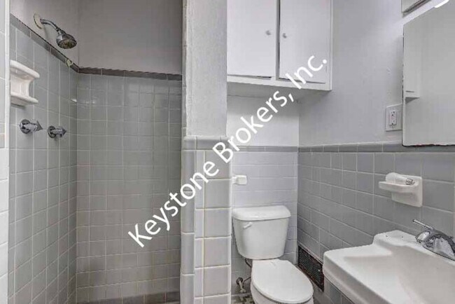 Building Photo - 1752 Upper River Rd