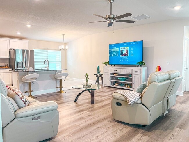 Building Photo - Beautiful 3 Bedroom Home with Pond View & No Rear Neighbors