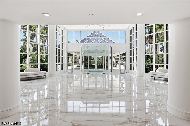 Building Photo - 8111 Bay Colony Dr